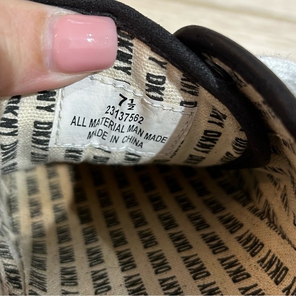 DKNY Canvas Logo Tennis Shoes Women's Size 7.5 - Picture 9 of 12